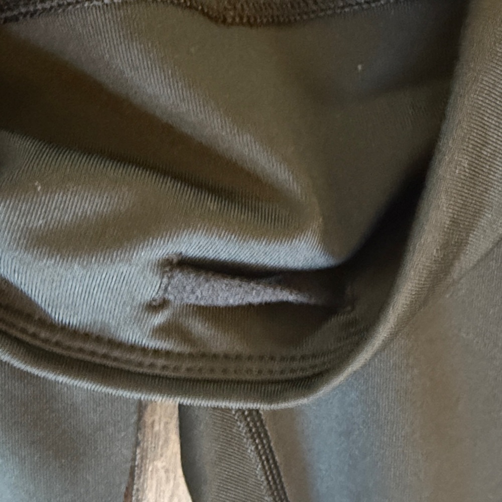 GAP Black Active 7/8 Leggings, size medium - Picture 5 of 8